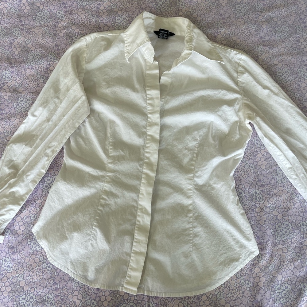 Classic Women’s White Button-Up Shirt